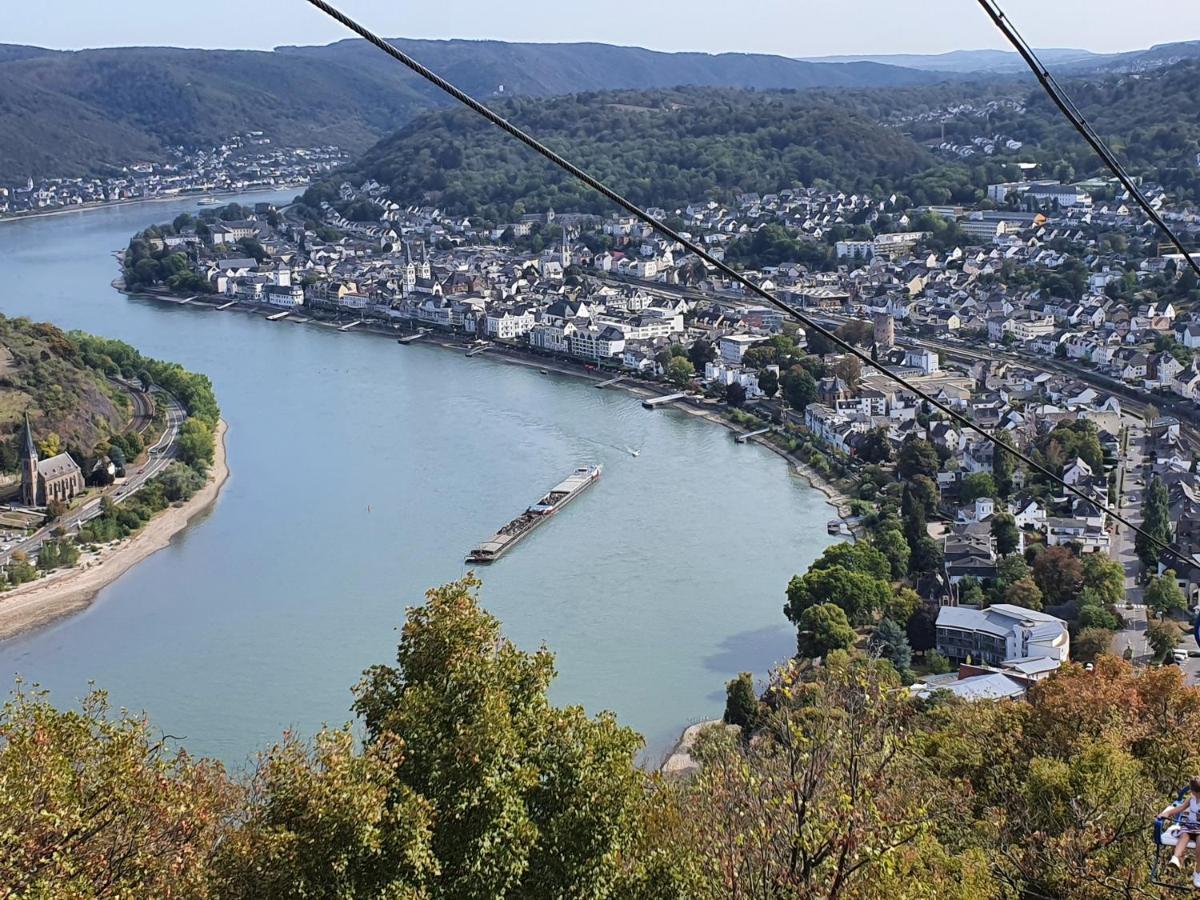 Grosse Wohnung Mit Rheinblick 보파르트 외부 사진