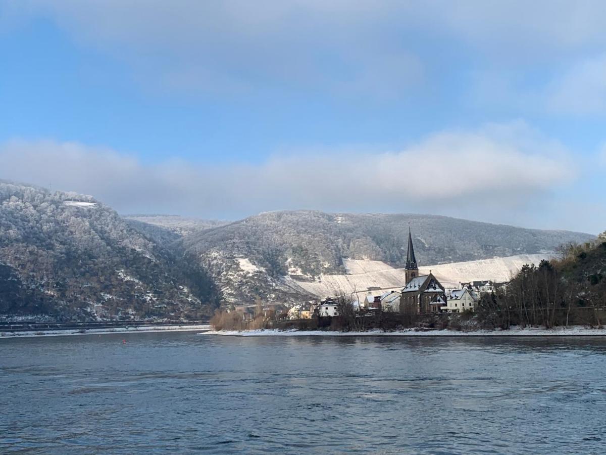 Grosse Wohnung Mit Rheinblick 보파르트 외부 사진